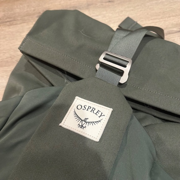 Used Osprey Archeon 25 Rolltop Backpack Green - Picture 4 of 5